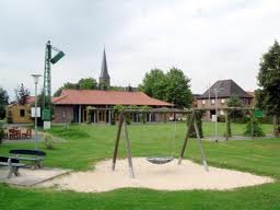 Das Bürgerhaus mit Bürgerwiese, Spielplatz, Pergola und Schießstand